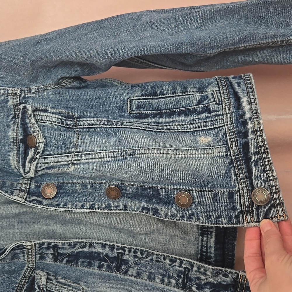 American Eagle Distressed Cropped Denim Jacket Size Small - Picture 2 of 6